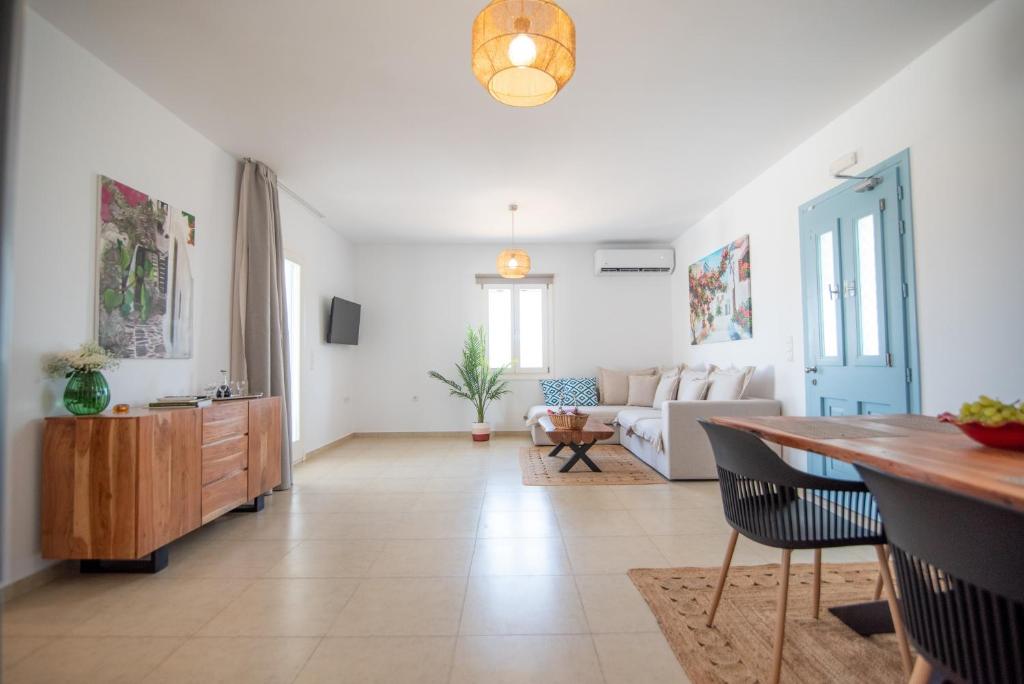 Living & Dining Area